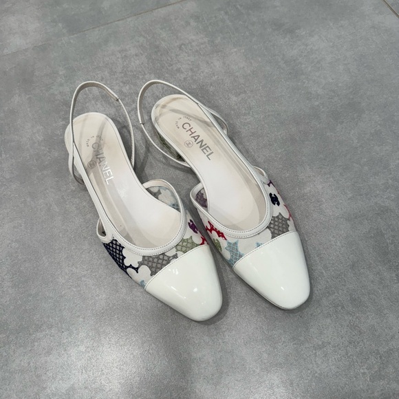 CHANEL Guipure Patent Embroidered Floral Cap Toe CC Slingback Flats - Picture 4 of 6